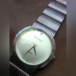 Vintage 90s Novelle Minimalist Silver Dial Watch Japan Quartz Stretch Band Retro